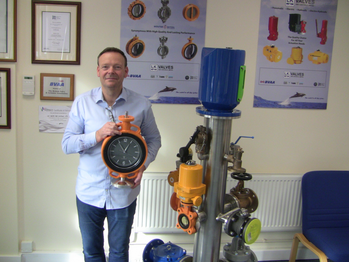 Director Colin Evans takes delivery of a custom made clock to celebrate 15 years trading. The clock face is mounted within a DN200 Wouter Witzel EVBS semi-lugged butterfly valve, finished in Wouter Witzels trademark orange epoxy coating. It now stands pride of place in reception at LK Valves & Controls, Liverpool.